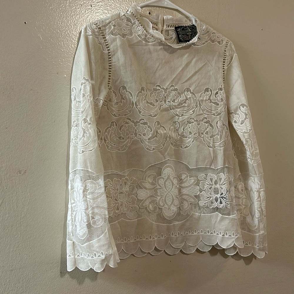 James Coviello Lace Ivory Scalloped Bottom Blouse SZ 2